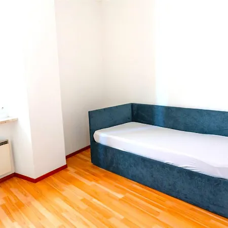 Casa Al - Lakefront Two-storey On Promenade Apartment