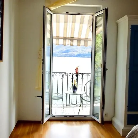 Casa Al - Lakefront Two-storey On Promenade * Brissago TI