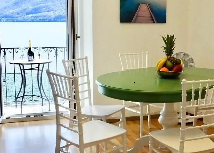 Casa Al - Lakefront Two-storey On Promenade Brissago