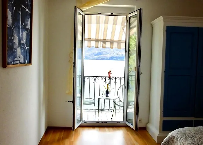 Casa Al - Lakefront Two-storey On Promenade * Brissago