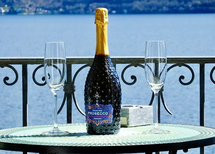 Casa Al - Lakefront Two-storey On Promenade Brissago