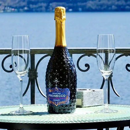 Casa Al - Lakefront Two-storey On Promenade Brissago TI